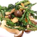 hitomi♪＊'s cooksnap of when they made 春菊としめじの炒め物.