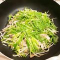 食べポジ's cooksnap of when they made 超簡単節約もやし豚肉水菜の重ね蒸し.