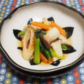 バカリャウ's cooksnap of when they made 小松菜と練り物とエリンギの煮物.