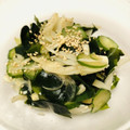 azbjbn's cooksnap of when they made わかめ、玉ねぎ、きゅうりの酢の物.