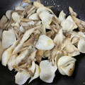 らむね１３'s cooksnap of when they made 百合根と舞茸のハーブバターソテー.