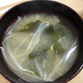 リラシャン's cooksnap of when they made 定番★もやしとわかめのお味噌汁.