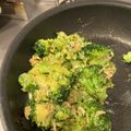 エリコフ's cooksnap of when they made 救済！茹ですぎたブロッコリーの炒め物？.
