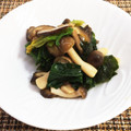 horseland's cooksnap of when they made ほうれん草とわかめと干し椎茸のおひたし.