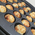 はまやん0930's cooksnap of when they made たこ焼き器で簡単チーズ焼きおにぎり.