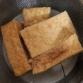 ７２３'s cooksnap of when they made ＊グンと風味よく＊厚揚げの簡単油抜き方法.