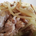 AiYuKE's cooksnap of when they made 簡単豚コマもやし丼.