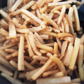 AHママちゃん's cooksnap of when they made 皮は冷凍してストック☆お酢で大根の皮炒め.