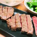 kay★☆★☆'s cooksnap of when they made 牛もも肉だけど柔らかいステーキ.