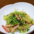 happy_children's cooksnap of when they made 新じゃがとハムと豆苗のピリ辛炒め.