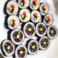946ママ's cooksnap of when they made 美味しくかわいい♪お花の巻き寿司②.