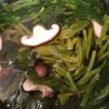 ぬこひめゆき's cooksnap of when they made 春菊としいたけのお吸いもの.