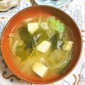 mmameco's cooksnap of when they made 玉ねぎとわかめのお味噌汁.