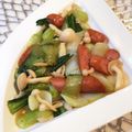 tikariri's cooksnap of when they made 青梗菜・きのこ・ウィンナーのホットサラダ.