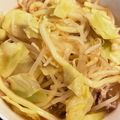carpediem's cooksnap of when they made 豚挽肉ともやし・白菜の煮込みうどん味噌味.