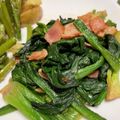 けんよこ's cooksnap of when they made ほうれん草とベーコンのガリバタ醤油炒め.