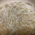 papikun's cooksnap of when they made 新感覚！炒め椎かまの香ばし豚もやし鍋.