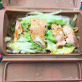 お母さんはおこり虫's cooksnap of when they made レンジで簡単！鮭と白菜の蒸し煮.