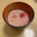 ピーナッツ子♪'s cooksnap of when they made 胃腸疲れ＆お子様にイチゴの甘酒スムージー.