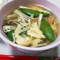 ぱふ♪'s cooksnap of when they made スナップえんどうときのこのたまごスープ.