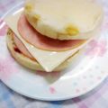 ふうはっちゃん's cooksnap of when they made イングリッシュマフィンのハムチーズサンド.