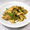 ＠迷子＠'s cooksnap of when they made ピーマンと舞茸のカレーマヨ炒め.