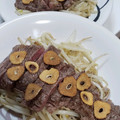 ＊★yuki★＊'s cooksnap of when they made 安いステーキ肉が簡単に絶品もやし炒め添え.