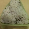 あゆたっくん's cooksnap of when they made ゆかりとマヨと塩昆布のおにぎり♡.