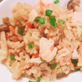 みなぴっぴ☆'s cooksnap of when they made 旦那絶賛★塩鮭としめじの炊き込みご飯.