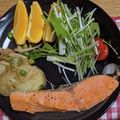マドレーヌ夫人3's cooksnap of when they made 塩鮭とじゃがいものレモン蒸し.