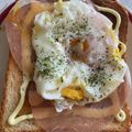 ＊なみへい＊'s cooksnap of when they made 生ハムと半熟目玉焼きトースト.