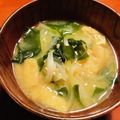 azbjbn's cooksnap of when they made 玉ねぎとワカメの味噌汁♪.