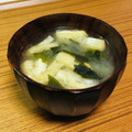Asato★'s cooksnap of when they made 玉ねぎとワカメと油揚げの味噌汁.