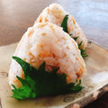 ちゃちゃまる26's cooksnap of when they made 千切り生姜と鮭のおにぎり.