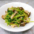 ＠迷子＠'s cooksnap of when they made 簡単★副菜【豆苗としめじの胡麻和え】.