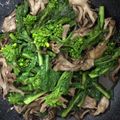 クックDRQB6R☆'s cooksnap of when they made ほろ苦♪菜の花と舞茸のガーリックソテー.