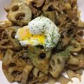 クック2H9MD0☆'s cooksnap of when they made 豚肉とレンコンのオイカレー炒め 温玉のせ.