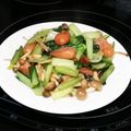 nana_tenjo's cooksnap of when they made 小松菜としめじとウインナーのにんにく炒め.