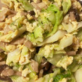 らーわん's cooksnap of when they made キャベツとえのきの卵とじ.