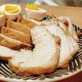 yan33's cooksnap of when they made 超簡単★しっとり絶品鶏むねチャーシュー.
