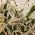 ○みきお○'s cooksnap of when they made 春菊とモヤシのナムル.