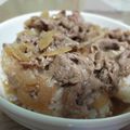 クックB1CEP5☆'s cooksnap of when they made アク抜きなし、簡単１５分で出来る美味牛丼.