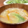 Superlittleboo's cooksnap of when they made 白菜 人参 キャベツ えのき 味噌汁.