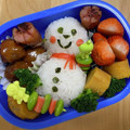 ＊youryoma＊'s cooksnap of when they made まん丸雪だるまのお弁当☆幼稚園　3歳.