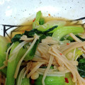 クックEMI6LI☆'s cooksnap of when they made ★あと一品★えのきとチンゲン菜の中華炒め.