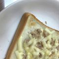 亜久里's cooksnap of when they made ツナマヨチーズトースト！パン屋風♪.