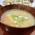 Superlittleboo's cooksnap of when they made 玉ねぎとにんじんのみそ汁.