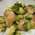 デコレ's cooksnap of when they made 鶏とブロッコリーのガ-リックオイマヨ炒め.