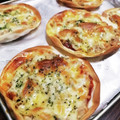 RIKOTORA's cooksnap of when they made 餃子の皮で簡単ピザ♪.
