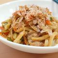 yukoko☆'s cooksnap of when they made ♡焼きうどん♡こってり甘いソース味♥.